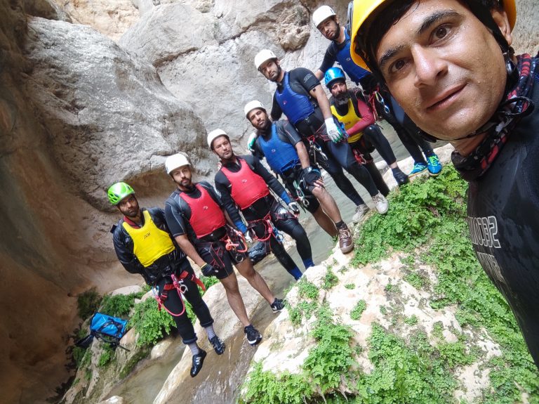 گروه رغزنوردان برگزار کننده تورهای دره نوردی تنگه رغز داراب